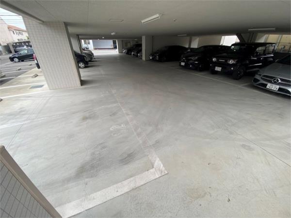 キャッスルコート神田町 駐車場