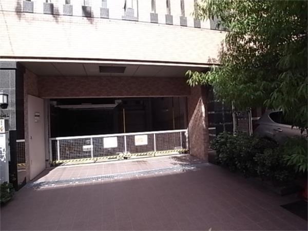 プレサンス神戸駅前 駐車場