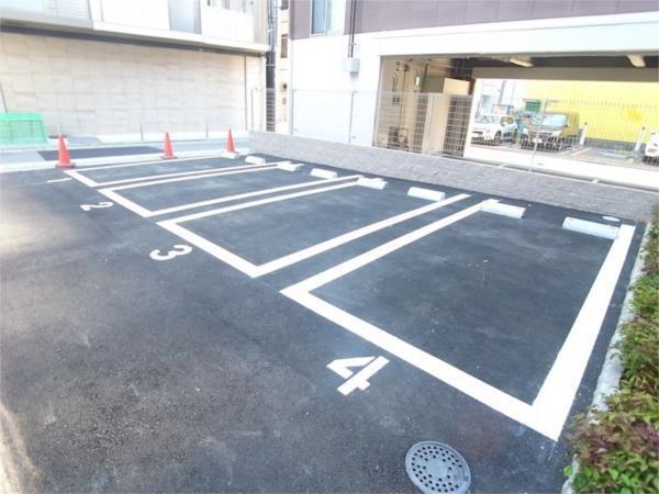 神戸海岸通　萬利Residence 駐車場