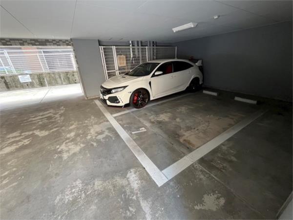 エスリード新神戸 駐車場