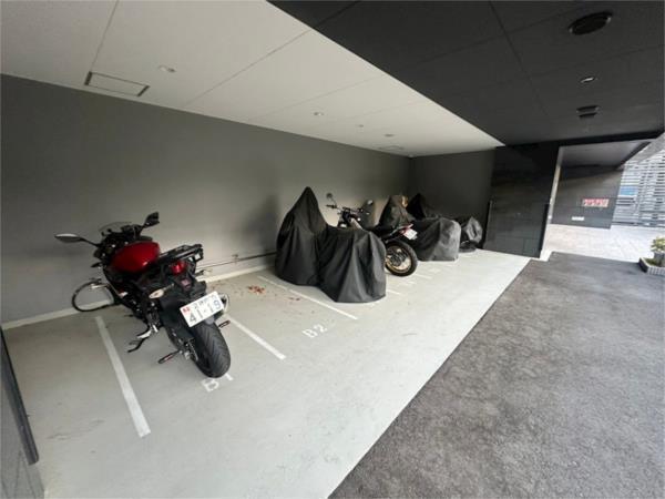 エステムコート神戸グランスタイル 駐車場