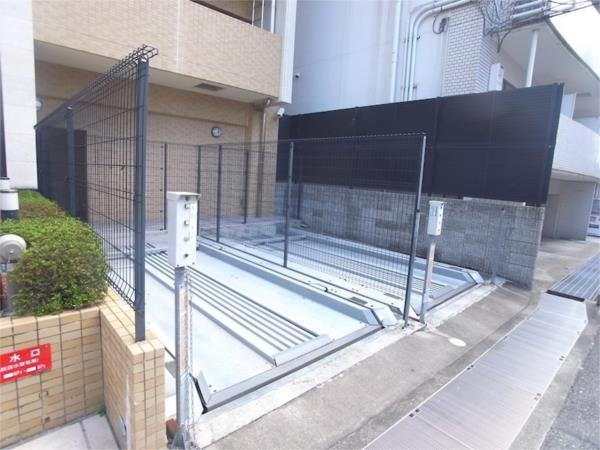 スワンズコート新神戸 駐車場