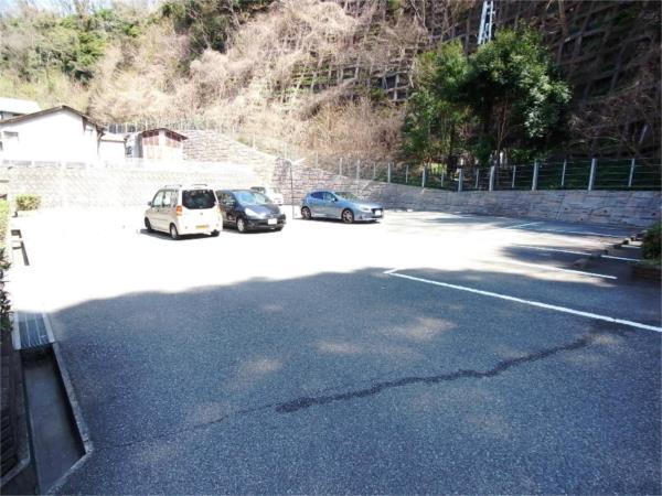 イーストヒルズ平野（302） 駐車場