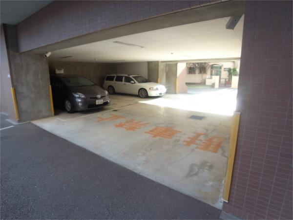 ベルフェリーク新神戸 駐車場
