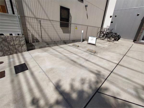 ワコーレヴィータ旗塚通 駐車場