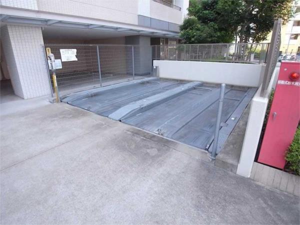 アーバネックス三宮磯辺通 駐車場