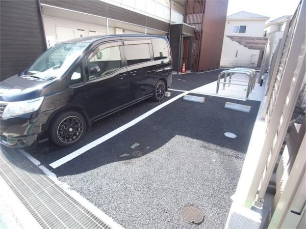 リブリ・芦原通 駐車場