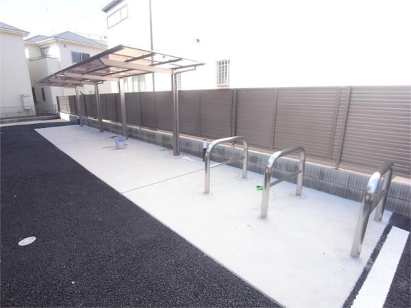 リブリ・芦原通 駐車場