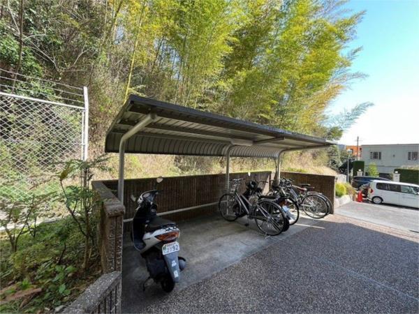 HITOMI　DORMITORY 駐車場
