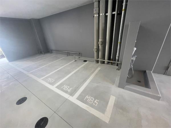 エステムコート神戸湊町 駐車場