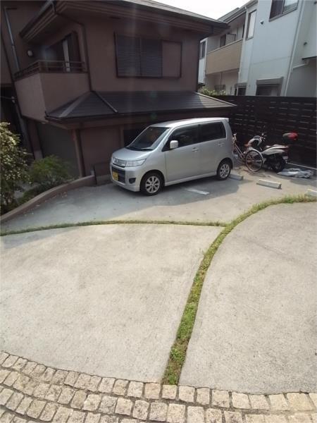 ヴィアーレ南町 駐車場