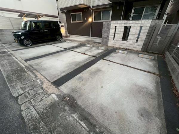 グランクレール兵庫町（303） 駐車場
