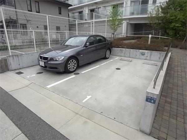 ロイスグラン神戸湊川公園 駐車場