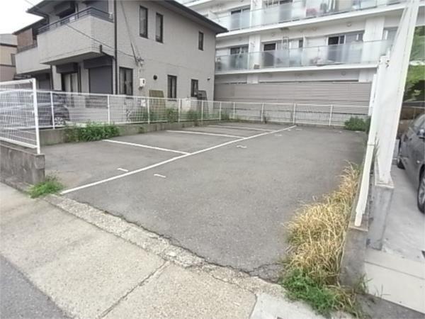 ロイスグラン神戸湊川公園 駐車場
