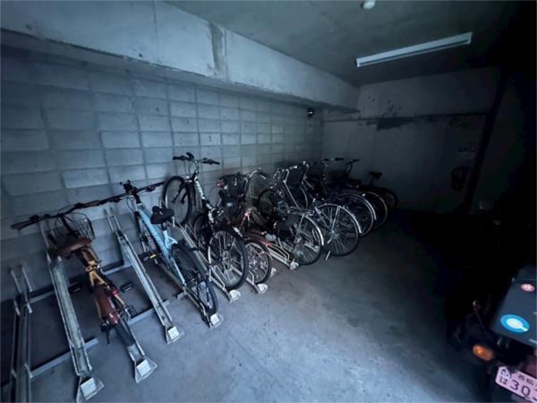 アルパ三宮 駐車場