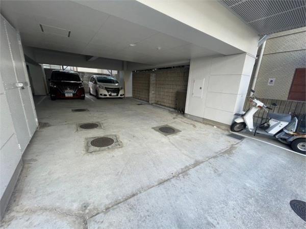 JUN中山手 駐車場