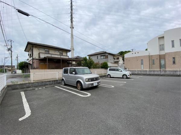 パレ・エクセラン 駐車場