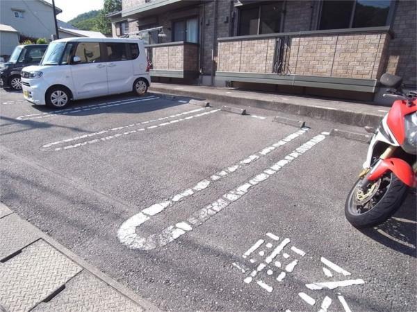 アートマン榮 駐車場