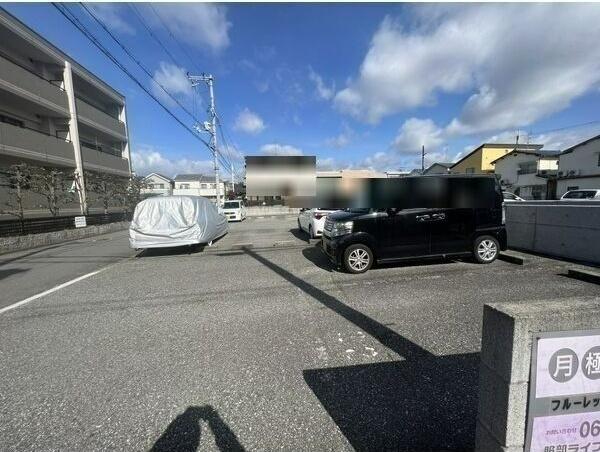 フルーレットコート 駐車場