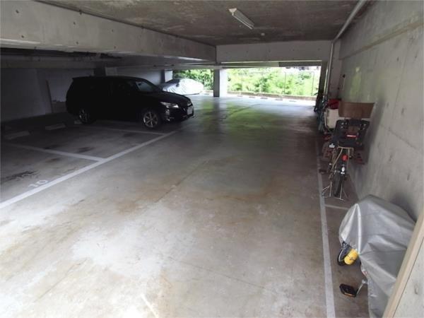 神戸市灘区箕岡通マンション 駐車場