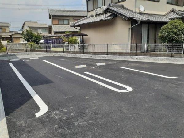 パルグランデII 駐車場