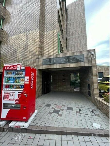 レフィナード エントランス