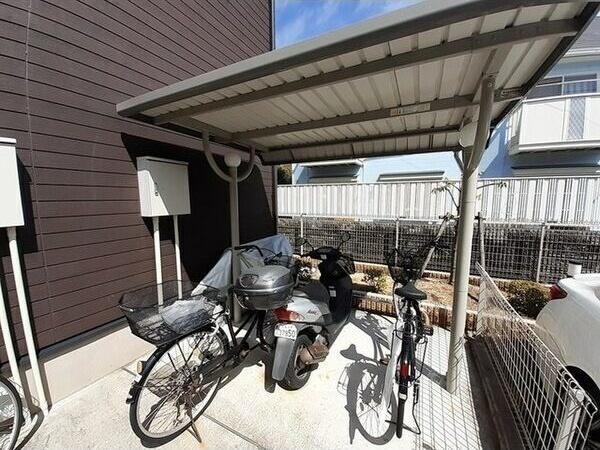 エトワール学文殿B 駐車場