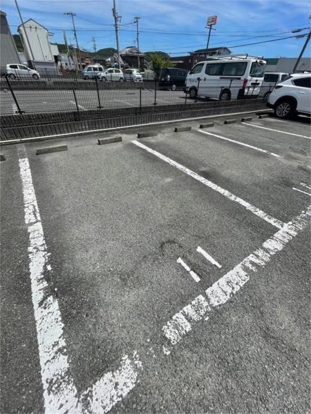 サンフォーレハイツＡ棟 駐車場