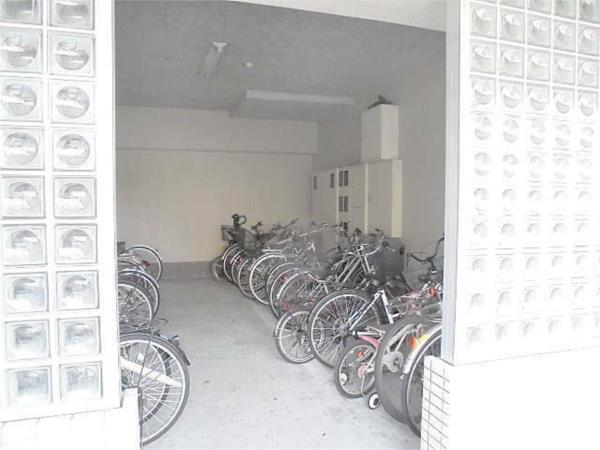 ロイヤルコーポ加古川 駐車場