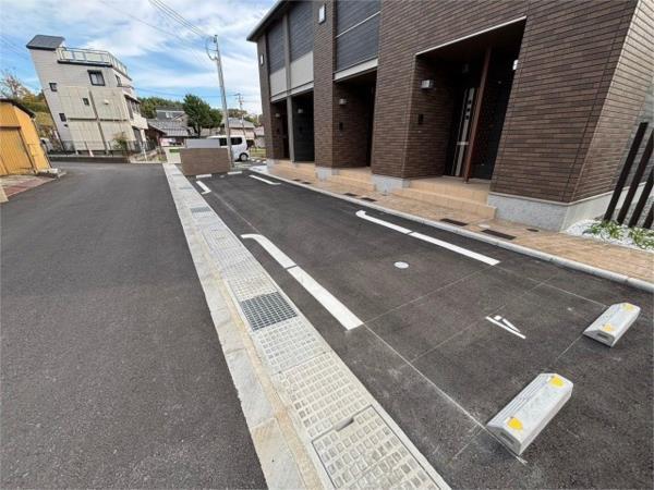 プラシード 駐車場
