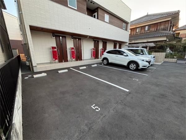 アイメゾンライブ 駐車場