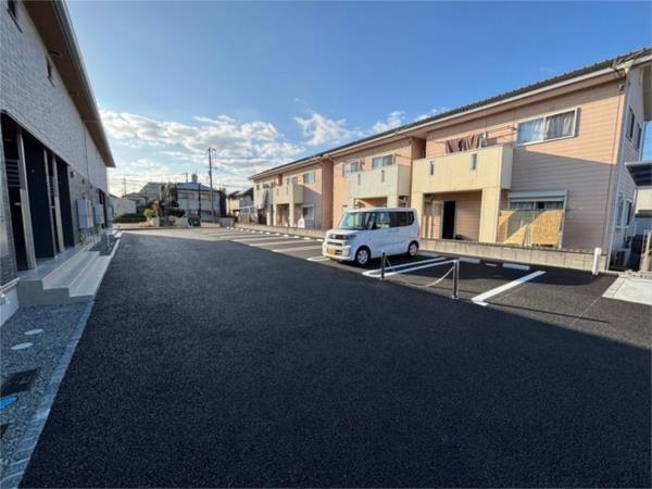 タウンさらII 駐車場