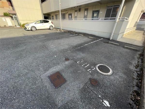 ジュネス英賀保 駐車場