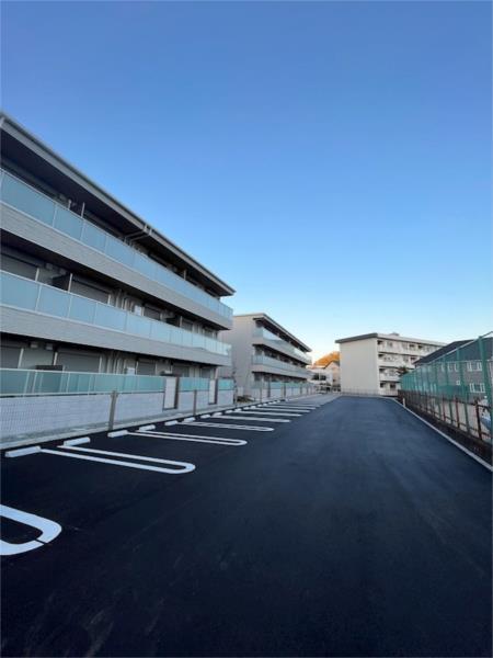 オカバ姫路岡町シャーメゾン 駐車場