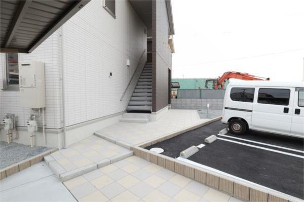 アベニール 駐車場