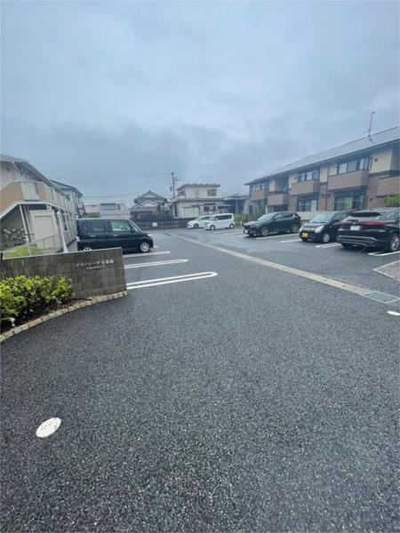 グランレーヴ弐番館 駐車場