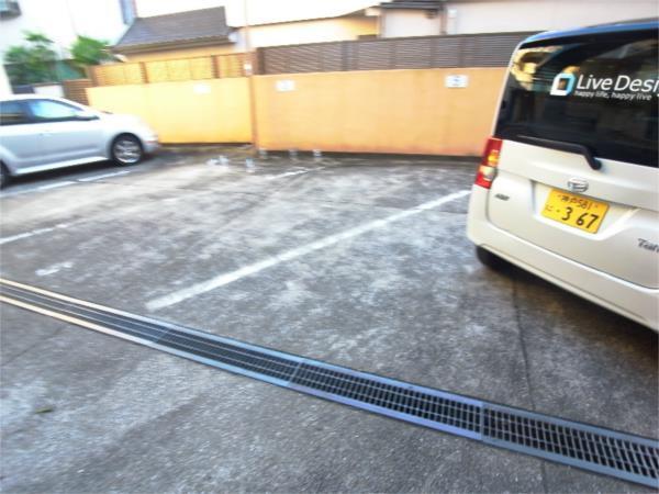 平野レジデンス 駐車場