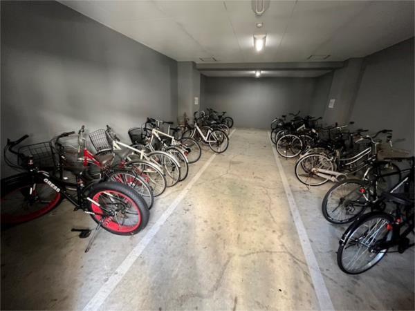 エスリード新神戸 駐車場