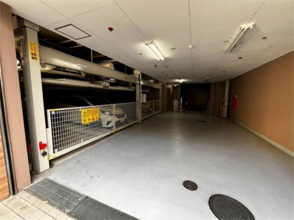プレサンス新神戸 駐車場