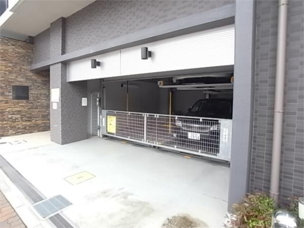 ロイスグラン神戸下沢通 駐車場