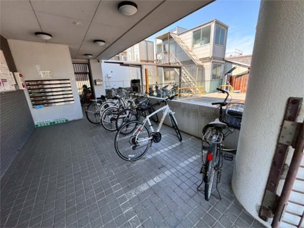 ジュネス伊伝居 駐車場