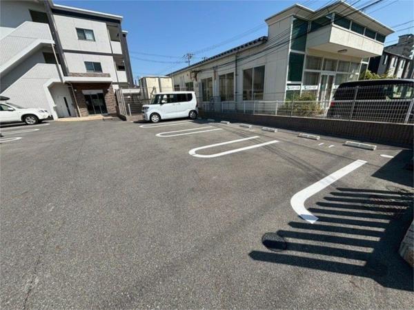 クレール 駐車場