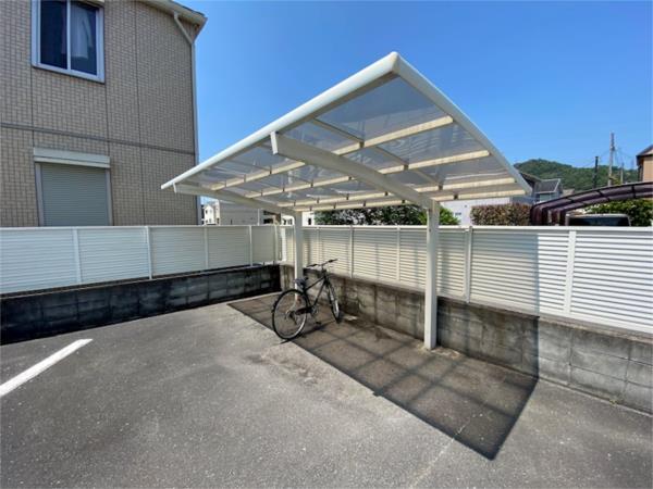 ファミール薬師館 駐車場