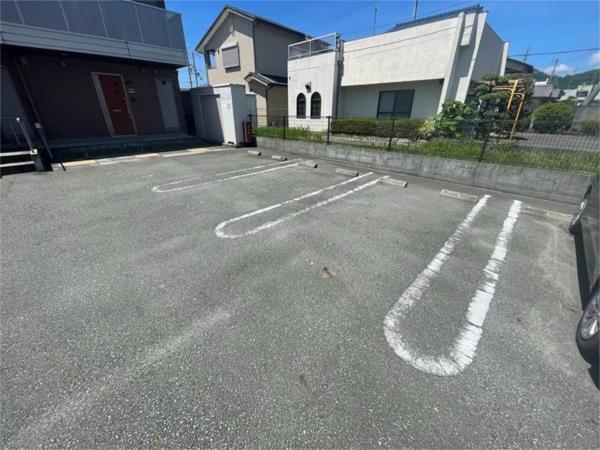 セリバテール荒川 駐車場