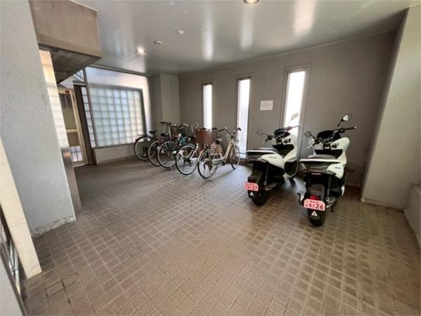 サンテデーレしかま 駐車場