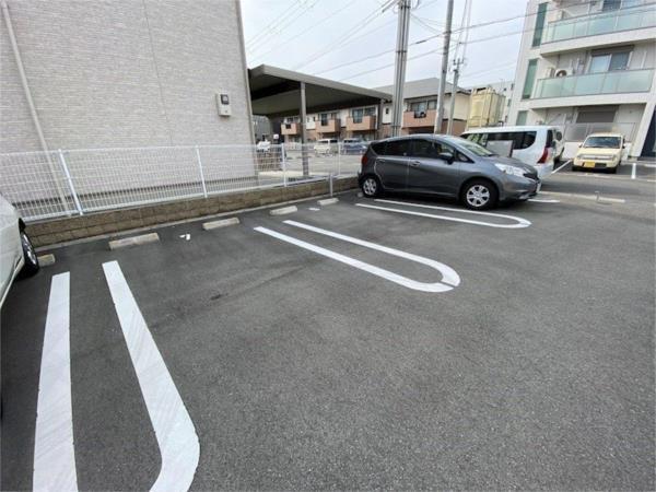 フィレール　デュ　トラジャIII 駐車場