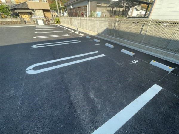 クラール勝原 駐車場
