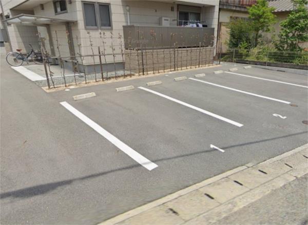 ディアコート平松 駐車場