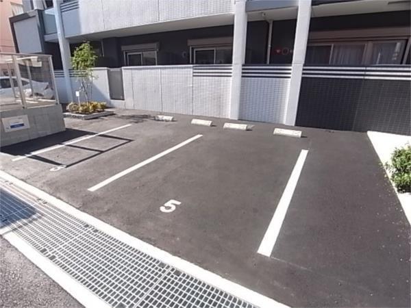 ブライジング 駐車場