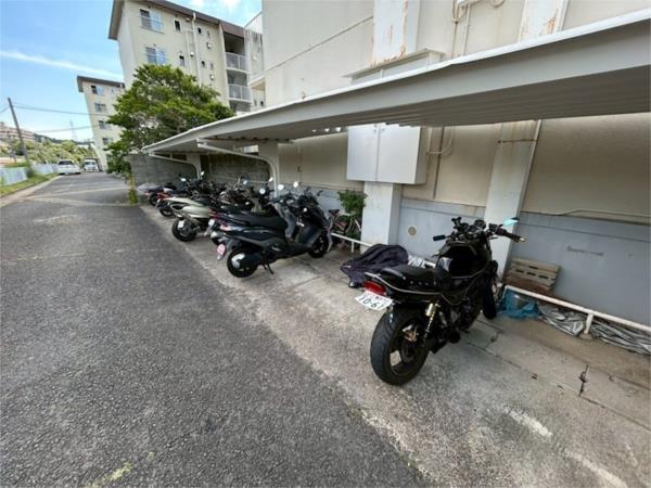 すずらん台コート（402） 駐車場